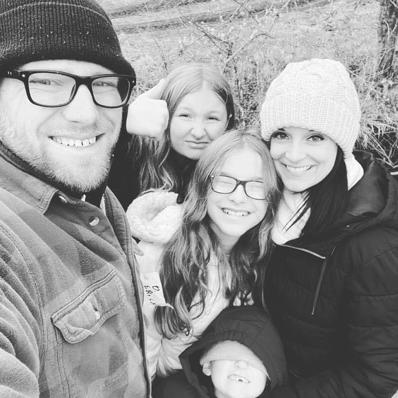 Meet your Posher, Amy - Picture 1 of 2